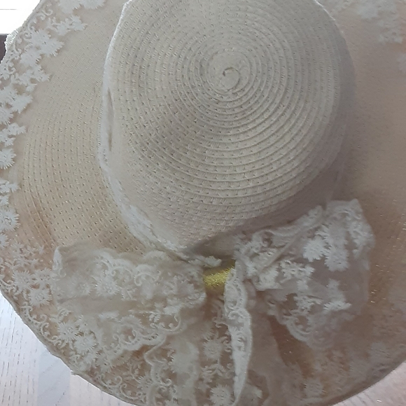 Women's floppy hat - Picture 2 of 2